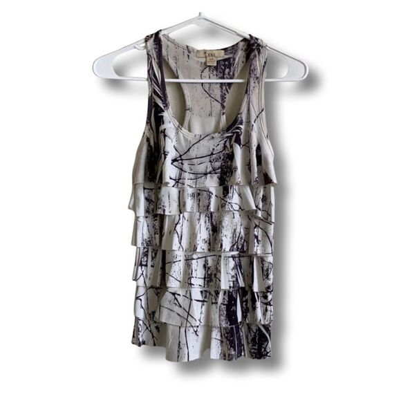 🔹4/$25 — Gray & white ruffled tank - Picture 1 of 7